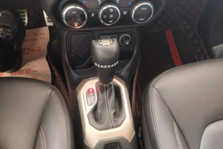 Used Jeep Renegade 2016 1.4T Automatic Smart Edition Gear Lever