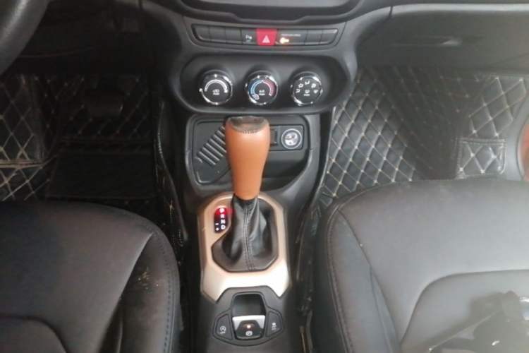 Used Jeep Renegade 2016 1.4T Automatic Jingneng Edition Gear Lever