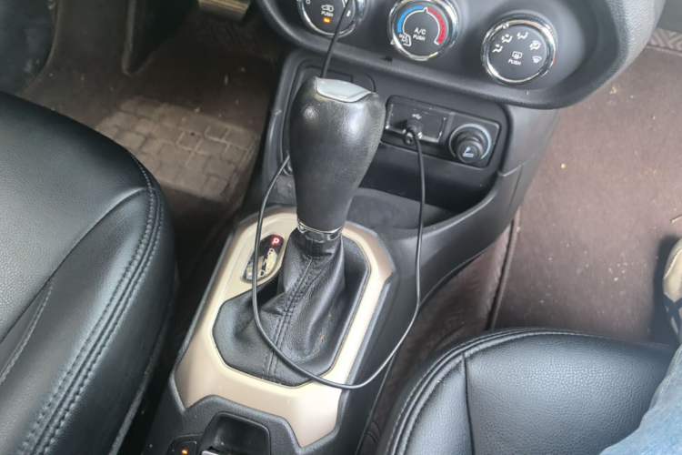 Used Jeep Renegade 2016 1.4T Automatic High-Energy Version Gear Lever