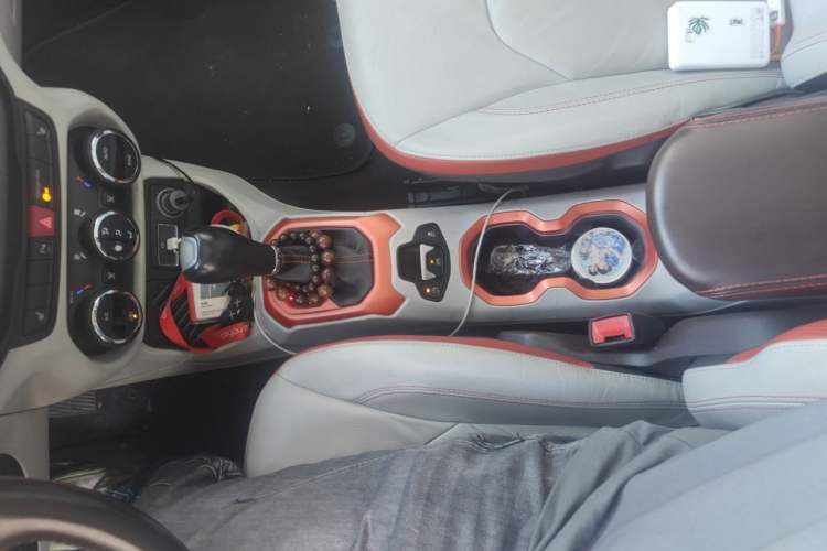 Used Jeep Renegade 2016 1.4T Automatic Smart Edition Gear Lever