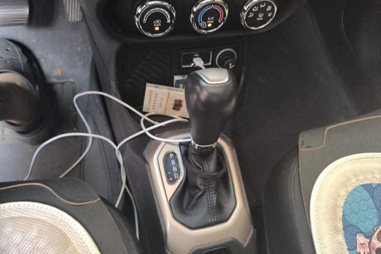 Used Jeep Renegade 2016 1.4T Automatic Jingneng Edition Gear Lever