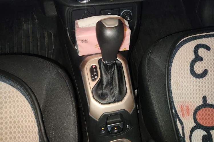 Used Jeep Renegade 2016 1.4T Automatic Kinetic Edition Gear Lever