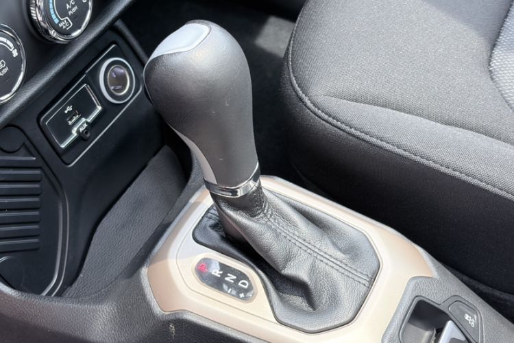 Used Jeep Renegade 2016 1.4T Automatic Jingneng Edition Gear Lever