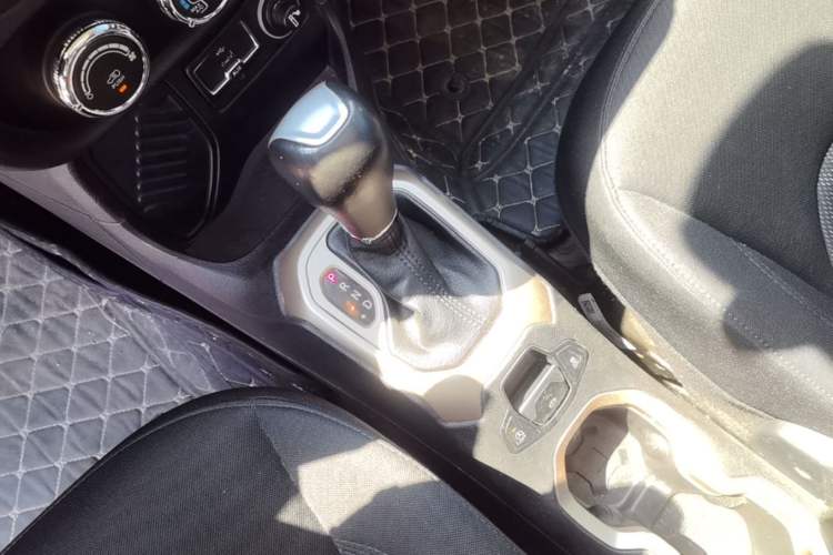 Used Jeep Renegade 2016 1.4T Automatic Jingneng Edition Gear Lever