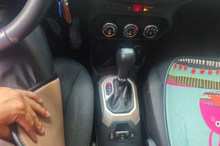 Used Jeep Renegade 2016 1.4T Automatic Jingneng Edition Gear Lever