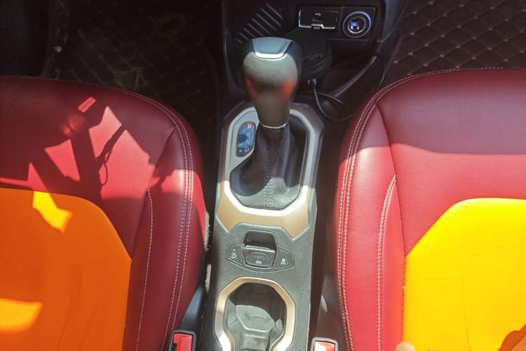 Used Jeep Renegade 2016 1.4T Automatic Jingneng Edition Gear Lever