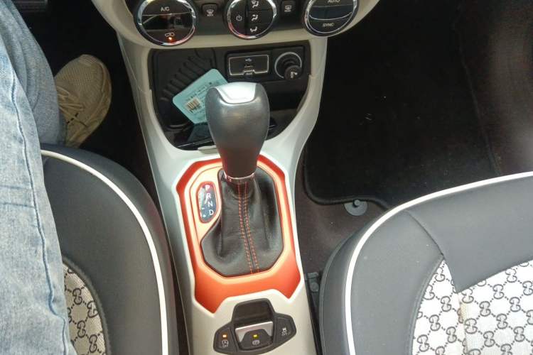 Used Jeep Renegade 2016 1.4T Automatic Smart Edition Gear Lever