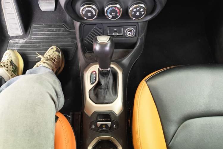 Used Jeep Renegade 2016 1.4T Automatic Jingneng Edition Gear Lever