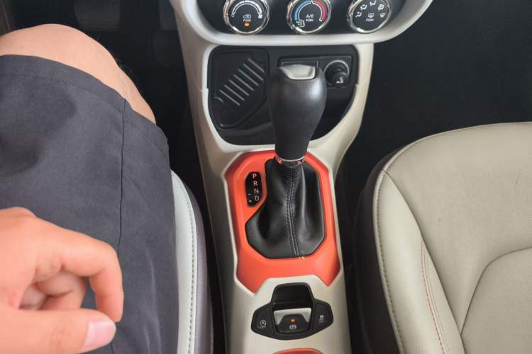 Used Jeep Renegade 2016 1.4T Automatic Jingneng Edition Gear Lever
