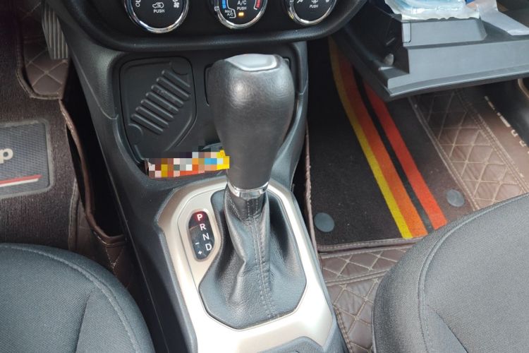Used Jeep Renegade 2016 1.4T Automatic Kinetic Edition Gear Lever
