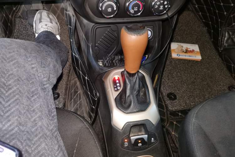 Used Jeep Renegade 2016 1.4T Automatic Jingneng Edition Gear Lever