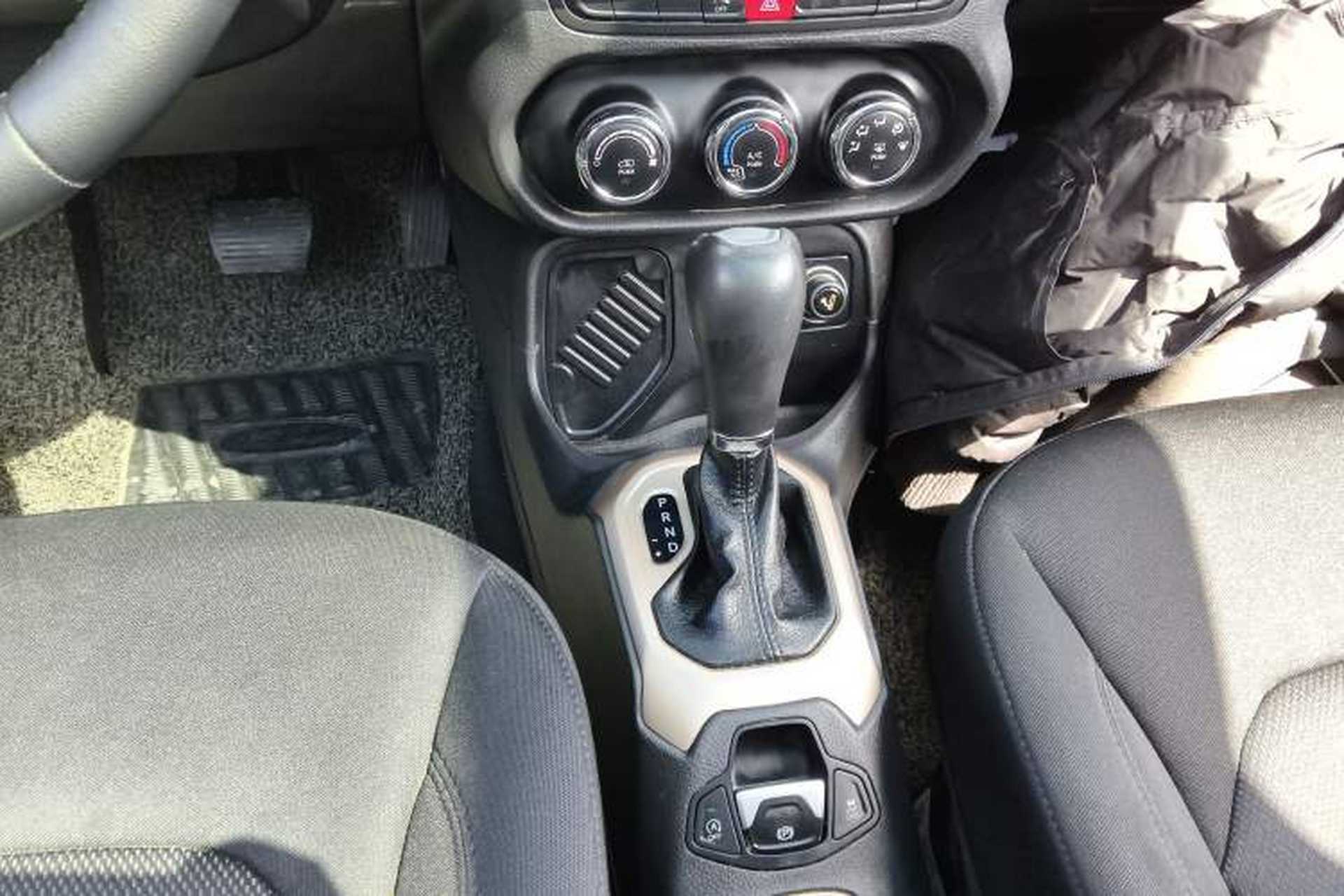 Used Jeep Renegade 2016 1.4T Automatic Jingneng Edition Gear Lever