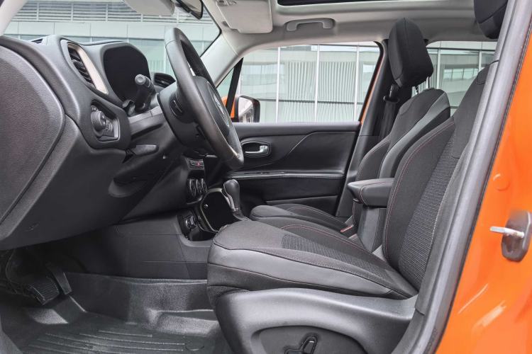 Used Jeep Renegade 2016 2.0L Automatic Four-Wheel Drive 75th Anniversary Tribute Edition Interior 1