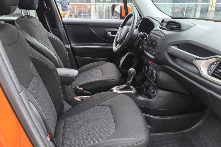 Used Jeep Renegade 2016 2.0L Automatic Four-Wheel Drive 75th Anniversary Tribute Edition Interior 10