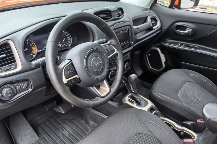 Used Jeep Renegade 2016 2.0L Automatic Four-Wheel Drive 75th Anniversary Tribute Edition Interior 2