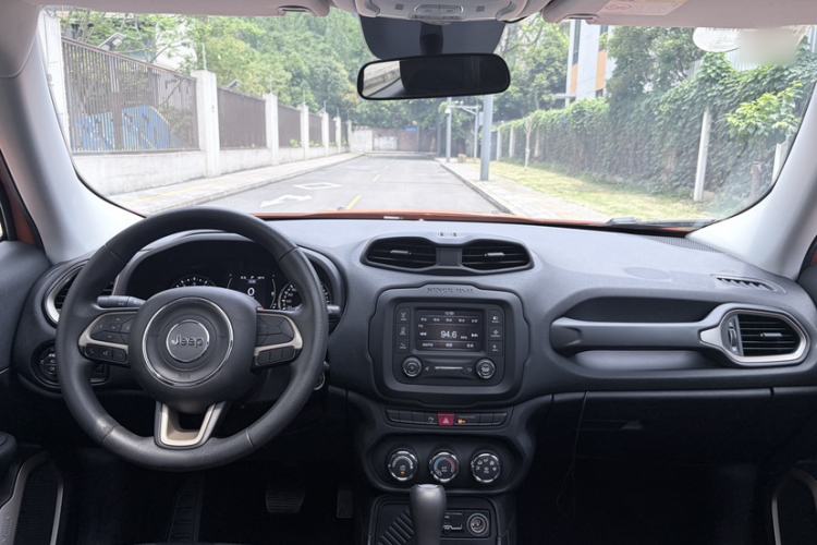 Used Jeep Renegade 2016 1.4T Automatic Jingneng Edition Interior 2
