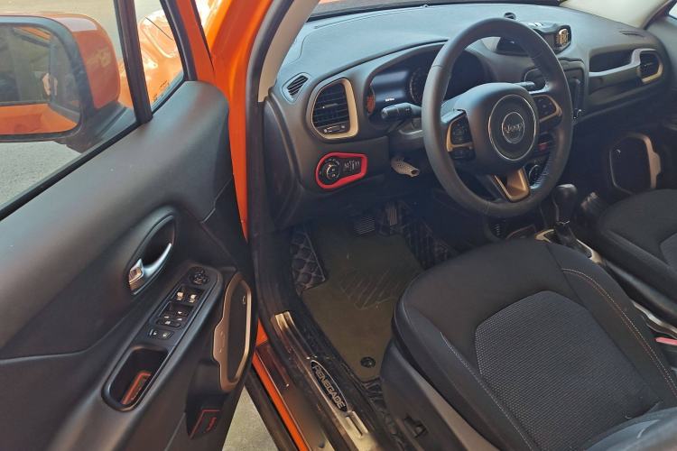 Used Jeep Renegade 2016 2.0L Automatic Four-Wheel Drive 75th Anniversary Tribute Edition Interior 3