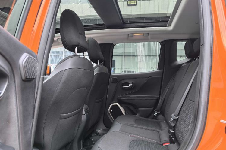 Used Jeep Renegade 2016 2.0L Automatic Four-Wheel Drive 75th Anniversary Tribute Edition Interior 6