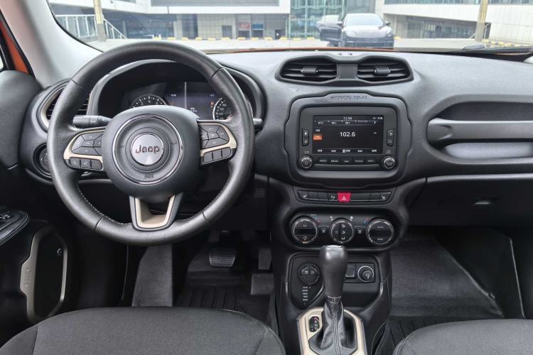 Used Jeep Renegade 2016 2.0L Automatic Four-Wheel Drive 75th Anniversary Tribute Edition Interior 7