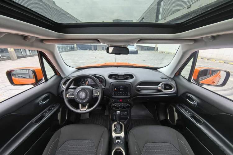 Used Jeep Renegade 2016 2.0L Automatic Four-Wheel Drive 75th Anniversary Tribute Edition Interior 8