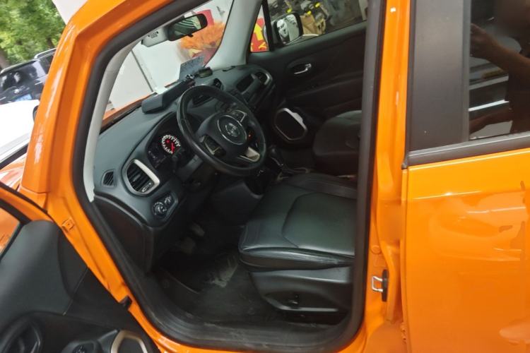Used Jeep Renegade 2016 1.4T Automatic Smart Edition Left Front Seat