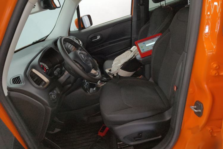 Used Jeep Renegade 2016 2.0L Automatic Four-Wheel Drive 75th Anniversary Tribute Edition Left Front Seat