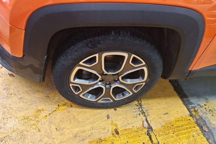 Used Jeep Renegade 2016 1.4T Automatic Smart Edition Left Front Wheel Hub