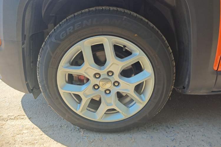 Used Jeep Renegade 2016 1.4T Automatic Jingneng Edition Left Front Wheel Hub