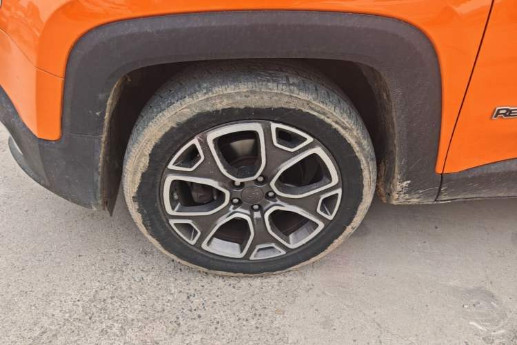 Used Jeep Renegade 2016 1.4T Automatic Smart Edition Left Front Wheel Hub