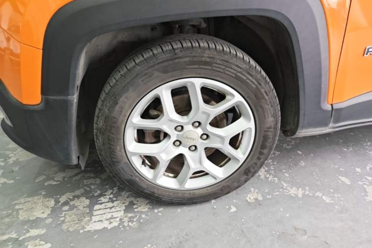 Used Jeep Renegade 2016 1.4T Automatic Jingneng Edition Left Front Wheel Hub