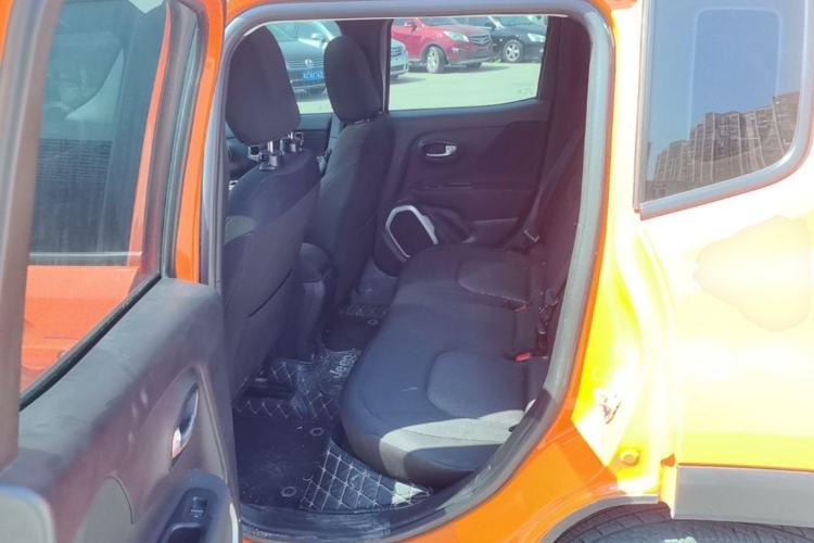 Used Jeep Renegade 2016 1.4T Automatic Jingneng Edition Left Rear Seat