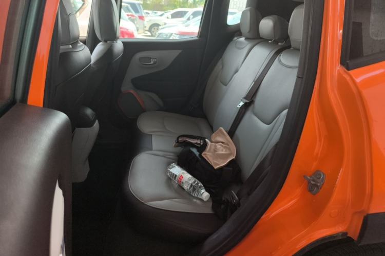 Used Jeep Renegade 2016 1.4T Automatic Jingneng Edition Left Rear Seat