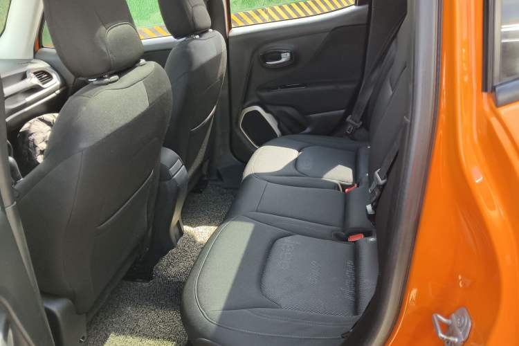 Used Jeep Renegade 2016 1.4T Automatic Jingneng Edition Left Rear Seat