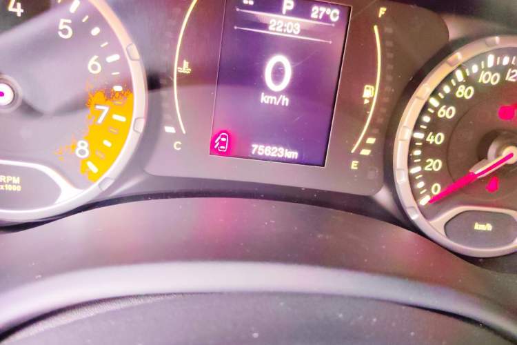 Used Jeep Renegade 2016 1.4T Automatic High-Energy Version Odometer Close Up