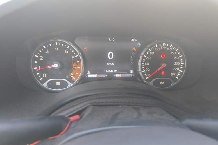 Used Jeep Renegade 2016 1.4T Automatic Smart Edition Odometer Close Up