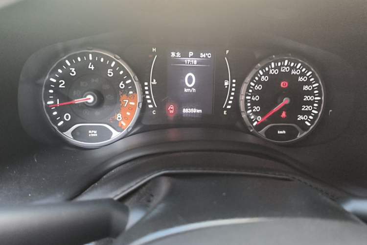 Used Jeep Renegade 2016 1.4T Automatic Jingneng Edition Odometer Close Up
