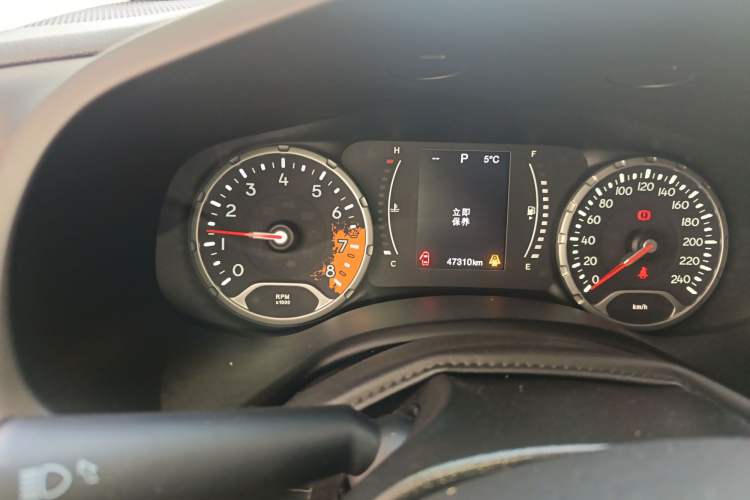 Used Jeep Renegade 2016 1.4T Automatic High-Energy Version Odometer Close Up