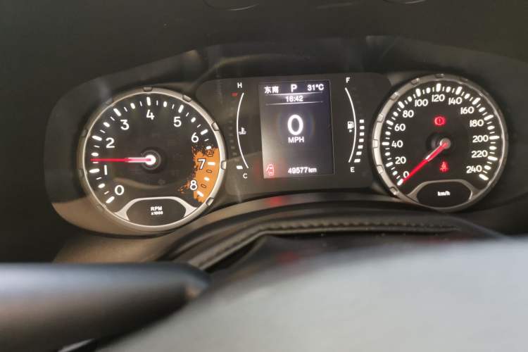 Used Jeep Renegade 2016 1.4T Automatic High-Energy Version Odometer Close Up