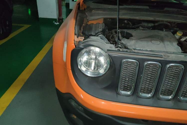 Used Jeep Renegade 2016 1.4T Automatic Kinetic Edition Right Front Headlight