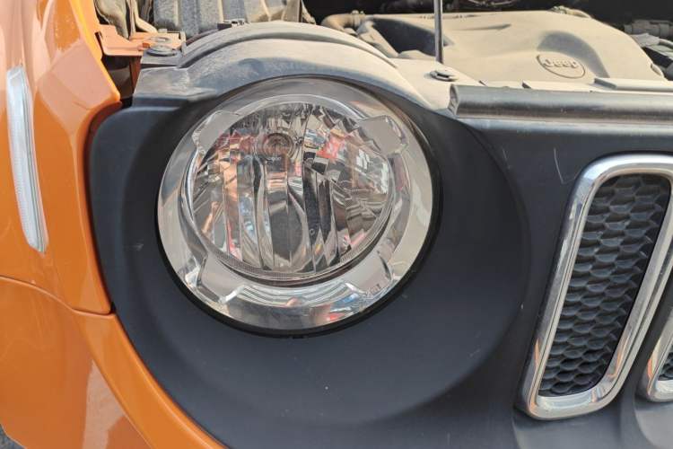 Used Jeep Renegade 2016 1.4T Automatic Kinetic Edition Right Front Headlight