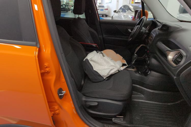 Used Jeep Renegade 2016 2.0L Automatic Four-Wheel Drive 75th Anniversary Tribute Edition Right Front Seat
