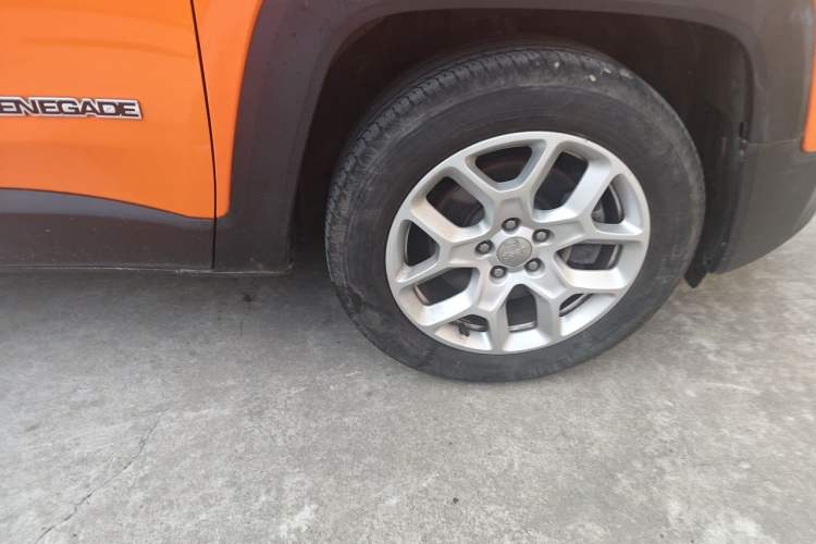 Used Jeep Renegade 2016 1.4T Automatic Jingneng Version+ Right Front Wheel Hub