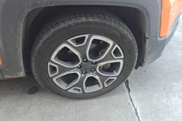 Used Jeep Renegade 2016 1.4T Automatic Smart Edition Right Front Wheel Hub