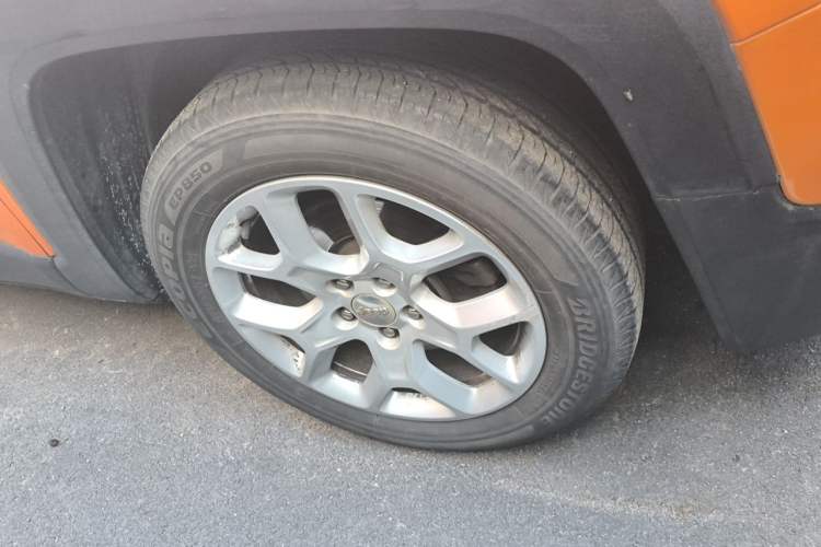 Used Jeep Renegade 2016 1.4T Automatic Jingneng Edition Right Front Wheel Hub