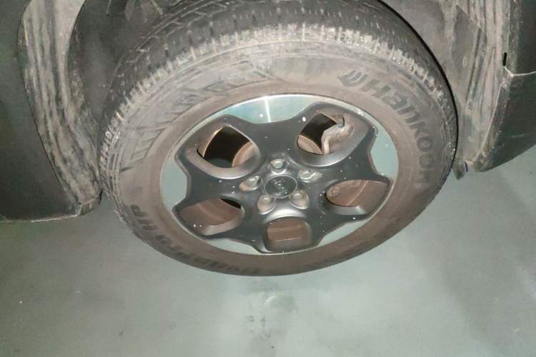 Used Jeep Renegade 2016 1.4T Automatic Kinetic Edition Right Front Wheel Hub