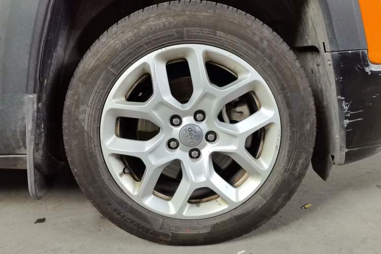 Used Jeep Renegade 2016 1.4T Automatic Jingneng Version+ Right Front Wheel Hub