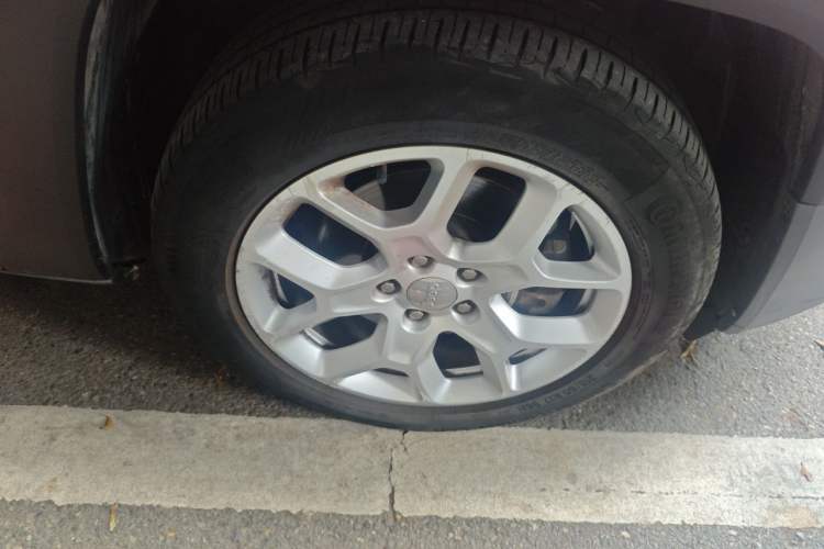 Used Jeep Renegade 2016 1.4T Automatic Jingneng Edition Right Front Wheel Hub