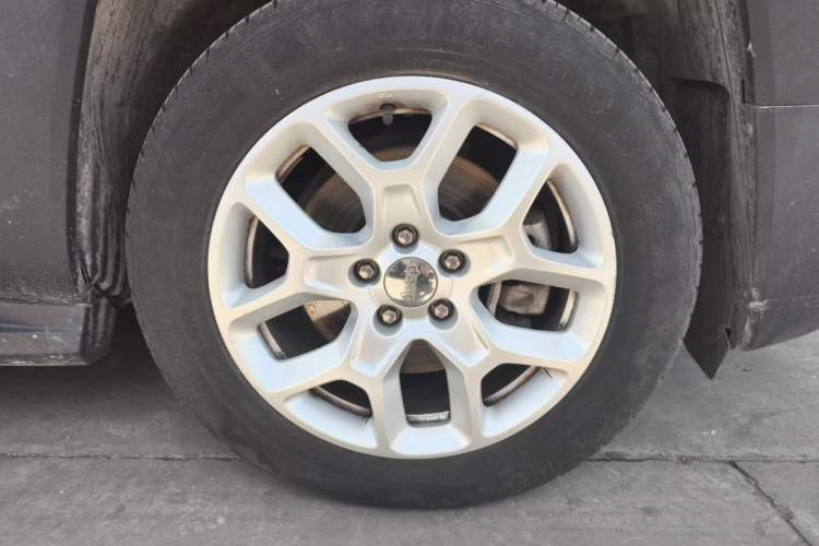 Used Jeep Renegade 2016 1.4T Automatic Jingneng Edition Right Front Wheel Hub
