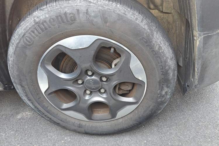 Used Jeep Renegade 2016 1.4T Automatic Kinetic Edition Right Front Wheel Hub