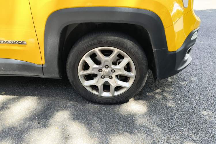 Used Jeep Renegade 2016 1.4T Automatic Jingneng Version+ Right Front Wheel Hub